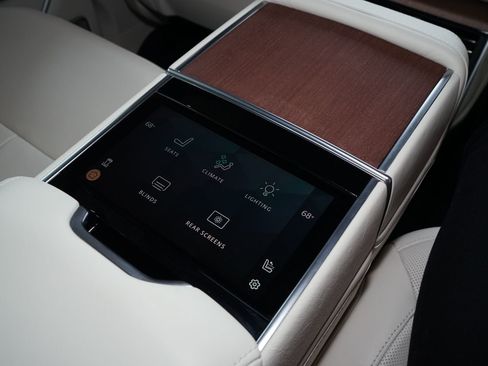 Used 2023 Land Rover Range Rover Autobiography image 23