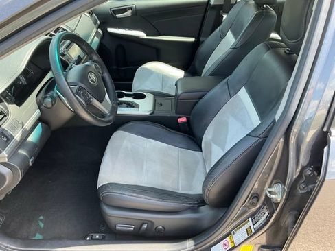 Used 2014 Toyota Camry SE w/ Leather Package FWD image 12