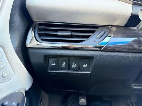 Used 2015 Toyota Avalon Limited image 18