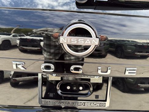 Used 2023 Nissan Rogue SV w/ SV Premium B Package FWD image 10