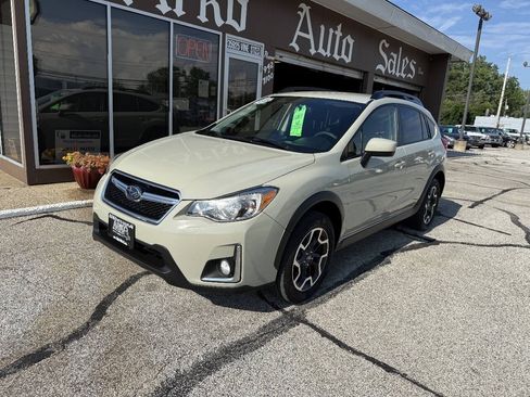 Used 2016 Subaru Crosstrek 2.0i Premium AWD/4WD image 2
