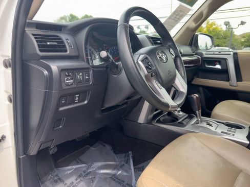 Used 2016 Toyota 4Runner Limited AWD/4WD image 23