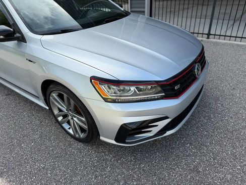 Used 2018 Volkswagen Passat 3.6 FWD image 2