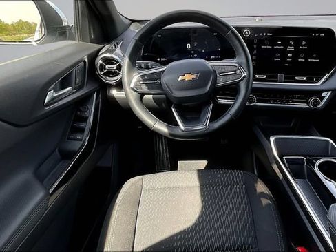 Used 2025 Chevrolet Equinox LT FWD image 8
