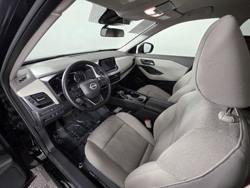 Used 2025 Nissan Rogue SV image 27