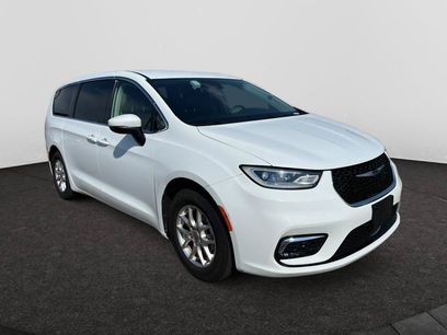 Used 2023 Chrysler Pacifica Touring-L