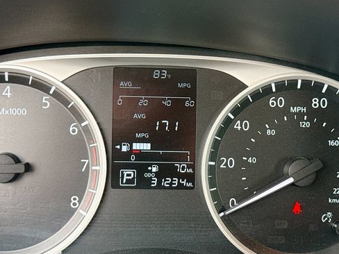 Used 2022 Nissan Kicks S FWD image 12