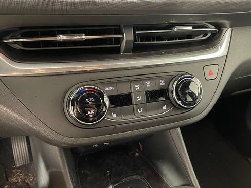 Used 2024 Buick Envista Preferred w/ Convenience I Package FWD image 8