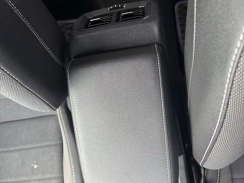 Used 2023 Volkswagen Taos SE image 28