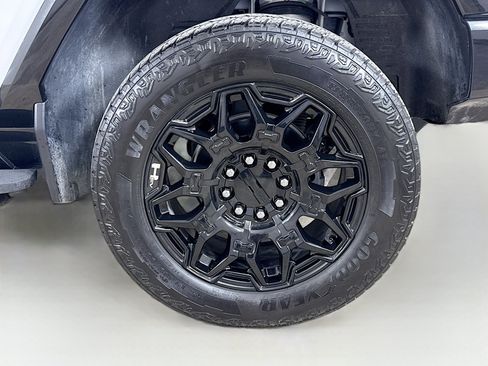 Used 2025 GMC Hummer EV 2X AWD/4WD image 33