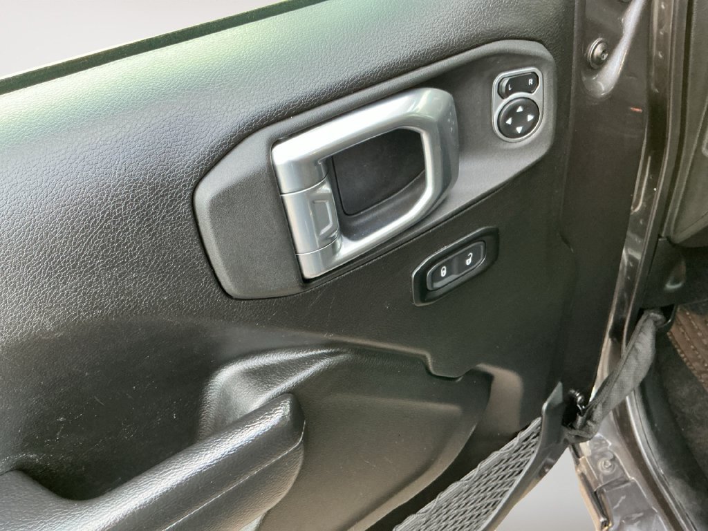 Used 2025 Jeep Wrangler Unlimited Sport AWD/4WD image 14