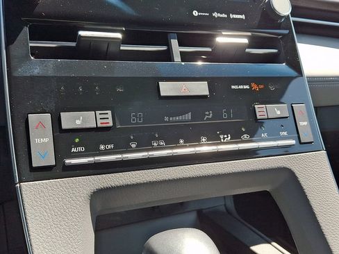 Used 2020 Toyota Avalon XLE w/ Moonroof Package FWD image 18