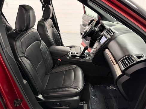 Used 2019 Ford Explorer Platinum AWD/4WD image 17