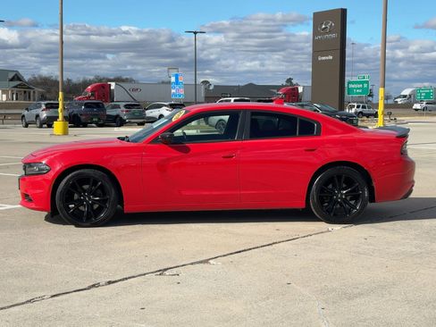 Used 2018 Dodge Charger SXT Plus w/ Blacktop Package image 2
