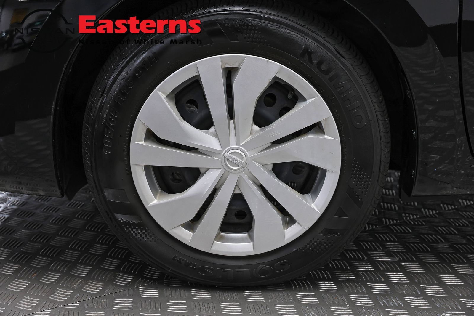 Used 2025 Nissan Versa S FWD image 32
