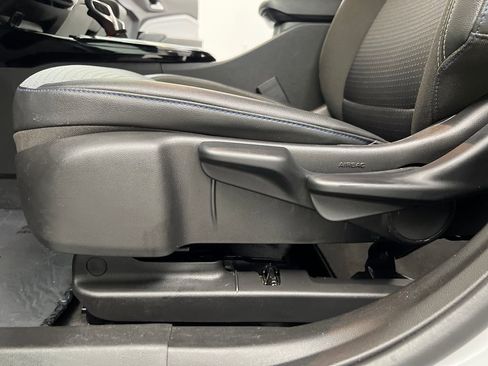 Used 2025 Chevrolet Trax LT w/ LT Convenience Package image 10