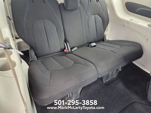Used 2021 Chrysler Pacifica Touring FWD image 15