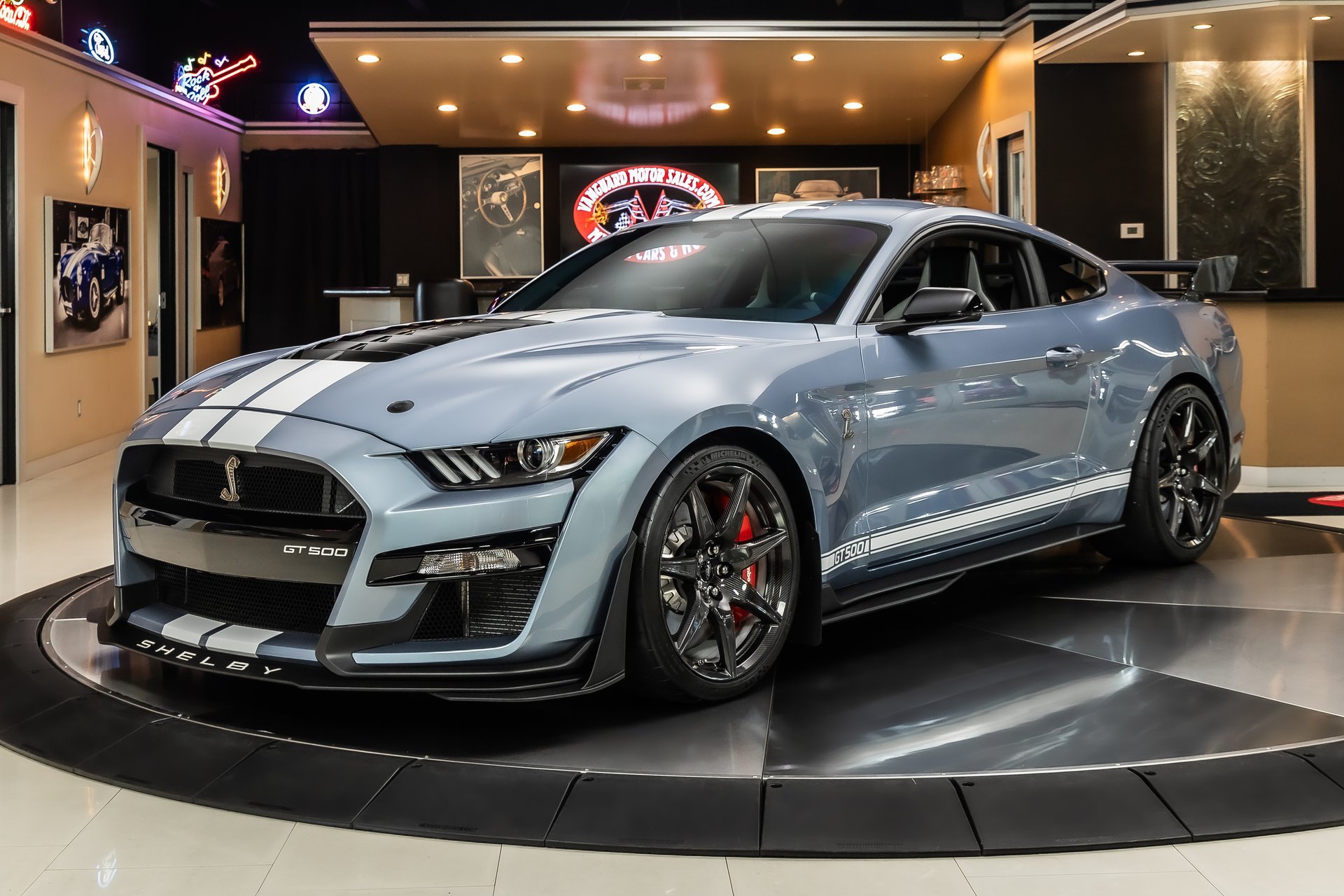 Used 2022 Ford Mustang Shelby GT500 w/ Carbon Fiber Track Pack RWD image 1