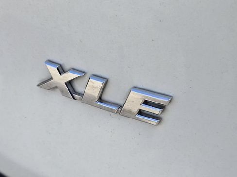 Used 2022 Toyota RAV4 XLE Premium FWD image 9