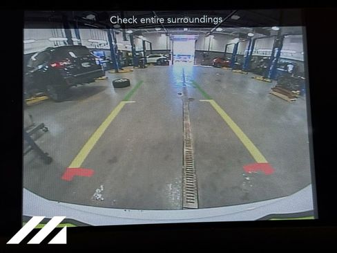 Used 2020 Chrysler Pacifica Touring-L FWD image 15