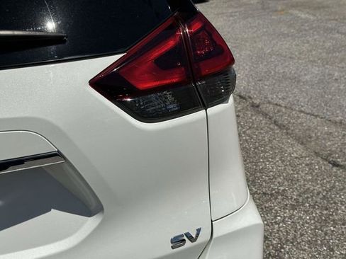 Used 2018 Nissan Rogue SV FWD image 29