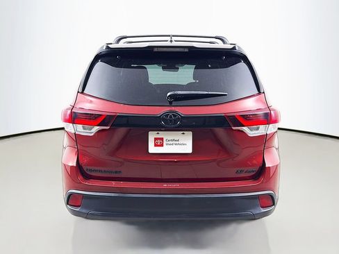Used 2019 Toyota Highlander SE w/ Nightshade Edition AWD/4WD image 7