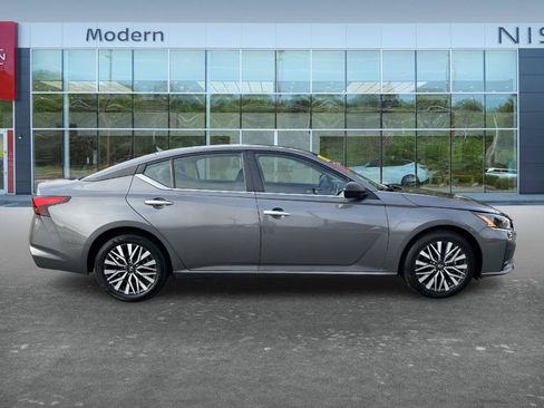 Certified 2025 Nissan Altima 2.5 SV FWD image 4