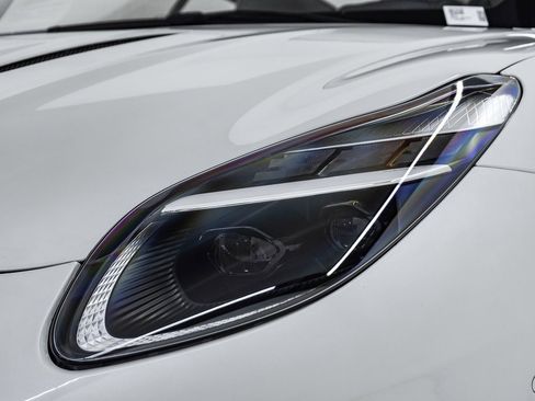 Used 2024 Aston Martin DB12 Coupe image 16