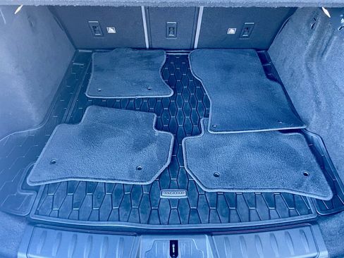 Used 2018 Jaguar F-PACE Premium image 35