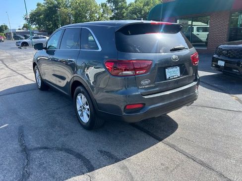 Used 2020 Kia Sorento AWD V6 image 3