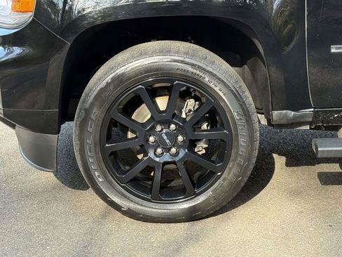 Certified 2022 GMC Canyon Denali w/ Denali Black Edition Package AWD/4WD image 7