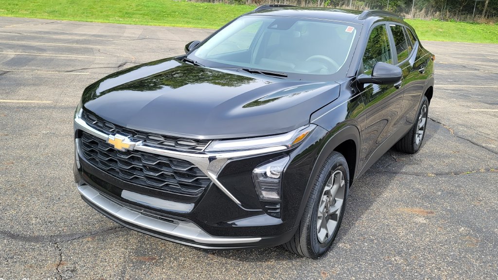 Used 2026 Chevrolet Trax LT FWD image 3