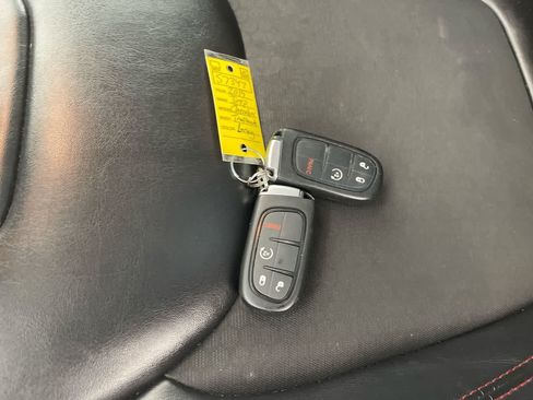 Used 2019 Jeep Cherokee Trailhawk w/ Cold Weather Group AWD/4WD image 26