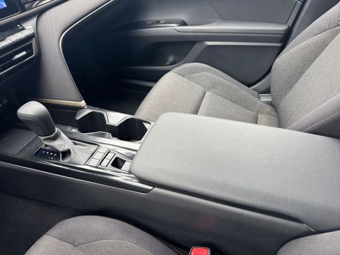 Used 2025 Toyota Camry LE FWD image 30