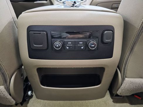 Used 2018 GMC Yukon SLT w/ Premium Edition AWD/4WD image 19