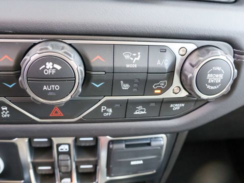 New 2026 Jeep Wrangler Unlimited Sahara AWD/4WD image 20