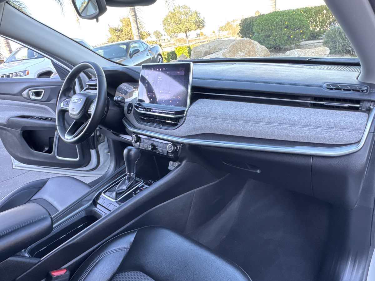 Used 2022 Jeep Compass Latitude FWD image 20