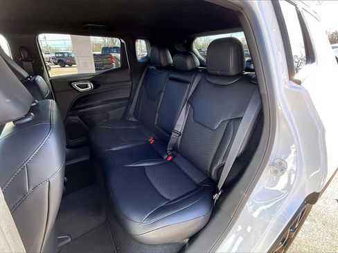 New 2026 Jeep Compass Latitude image 10