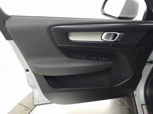 Certified 2025 Volvo XC40 B5 Core image 15