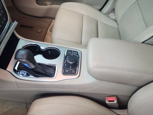 Used 2017 Jeep Grand Cherokee Overland w/ Jeep Active Safety Group AWD/4WD image 32