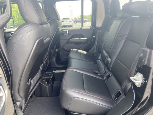 New 2025 Jeep Gladiator Rubicon w/ Convenience Group image 10