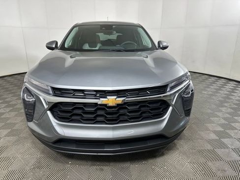 Used 2024 Chevrolet Trax LS w/ LS Convenience Package image 8