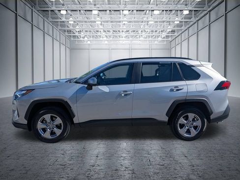 Used 2025 Toyota RAV4 XLE AWD/4WD image 2