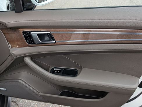 Used 2017 Porsche Panamera 4 image 36