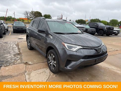 Used 2017 Toyota RAV4 LE FWD image 1