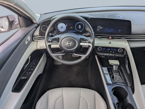 Certified 2025 Hyundai Elantra Limited image 16