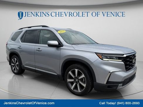 Used 2023 Honda Pilot Touring image 1