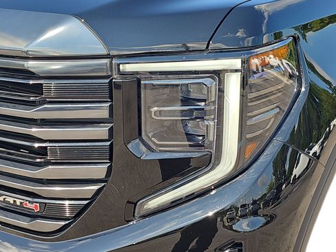 Used 2023 GMC Sierra 1500 AT4 w/ Technology Package AWD/4WD image 29