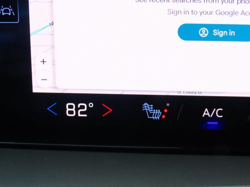 Used 2025 Chevrolet Traverse LT image 26