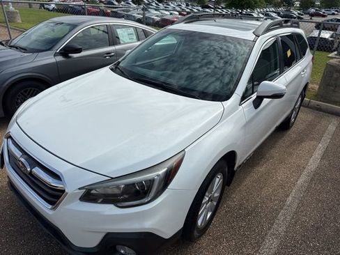 Used 2019 Subaru Outback 2.5i Premium AWD/4WD image 2